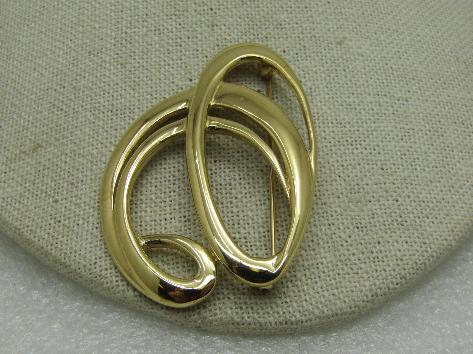 Vintage Trifari Scrolled Brooch, 2.25": Vintage Trifari Scrolled Brooch, gold tone 2.25" by 1.75", modern design - bright and shiny and looks new. Came from a PA estate. (Lot. W.5.419G.6 - LD 5/31/19). Reserve: $20.00 Shipping: Domestic: Fl