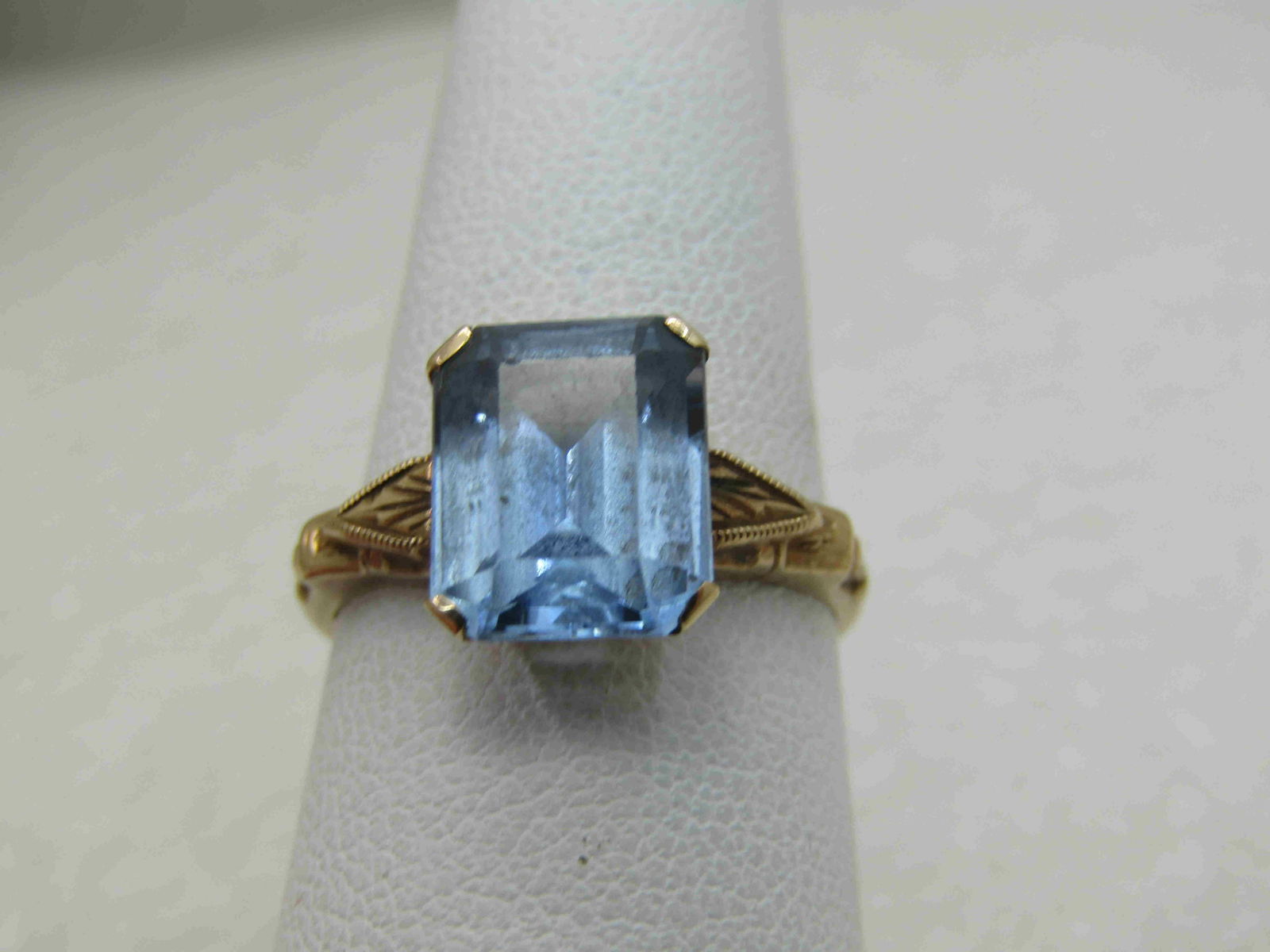 Vintage 10kt Blue Topaz Princess Cut Ring, Art Deco,: Vintage 10kt Blue Topaz Princess Cut Ring, Art Deco, Sz. 7, 3CTW, weight is appx. 2.45 grams. It is marked 10kt, tested and also signed with an S. Decorativ band at the top shoulders. The ring setting
