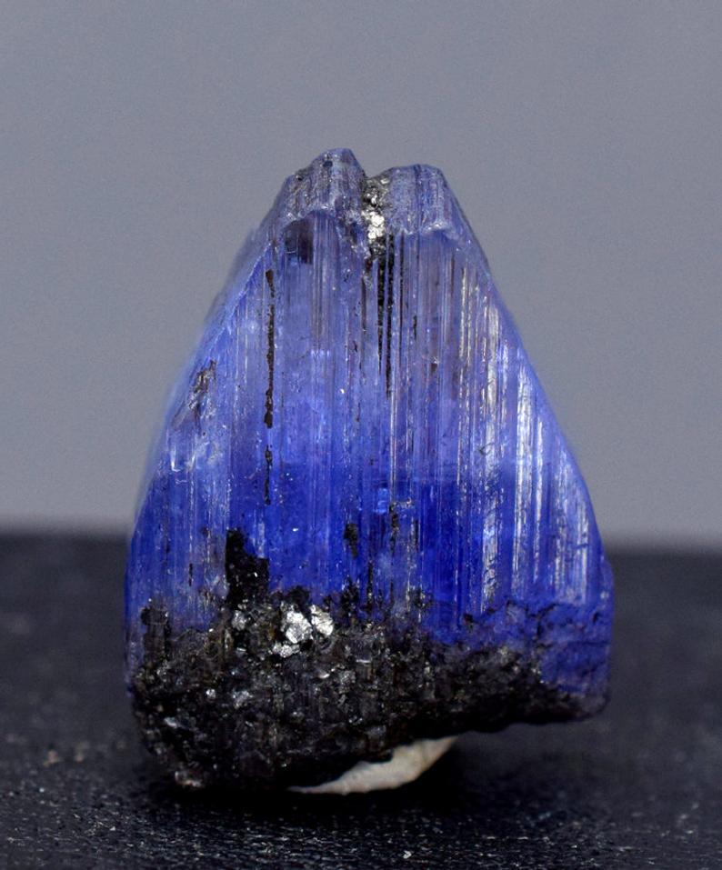 Tanzanite Crystal , Terminated Damaged Free Natural: Materials Tanzanite, Crystal more Description Tanzanite Crystal , Terminated Damaged Free Natural Tanzanite Crystal From Tanzania - Weight : 22.70 Carats Size : 20*15*09 mm Treatment : Natural Origin 