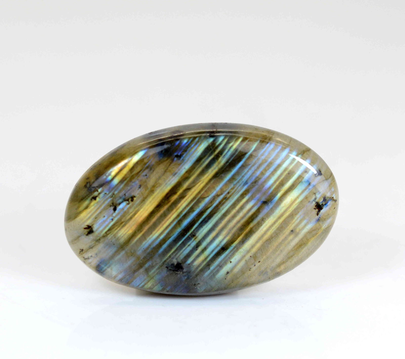 58.15 Cts Gorgeous Natural Labradorite Cab: Title: 58.15 Cts Gorgeous Natural Labradorite Cab Origin: Africa Weight: 58.15 Carat Size/Dimensions: 39x24x6 mm Reserve: $35.00 Shipping: Domestic: Flat-rate of $14.00 to anywhere within the contiguo