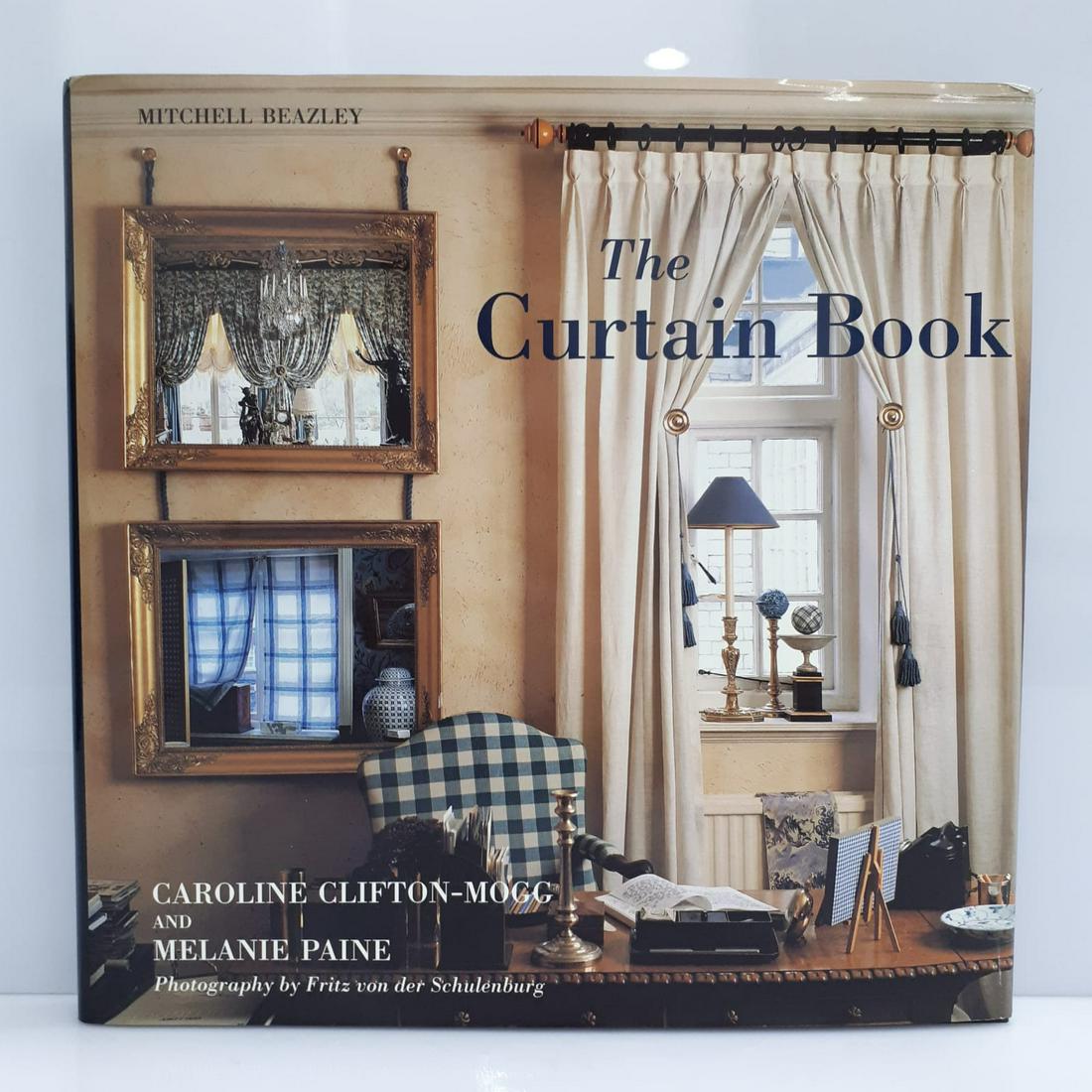 THE CURTAIN BOOK: Author :MITCHELL BEAZLEY Title :THE CURTAIN BOOKTHE CURTAIN BOOK Year : 1995 Number Of Volumes :1 Number Of Pages :179 Size :26x27x2 cm (10,24 x 10,63 x 0,79 / Inch ) Weight : 1200 Gram Binding :Hardc