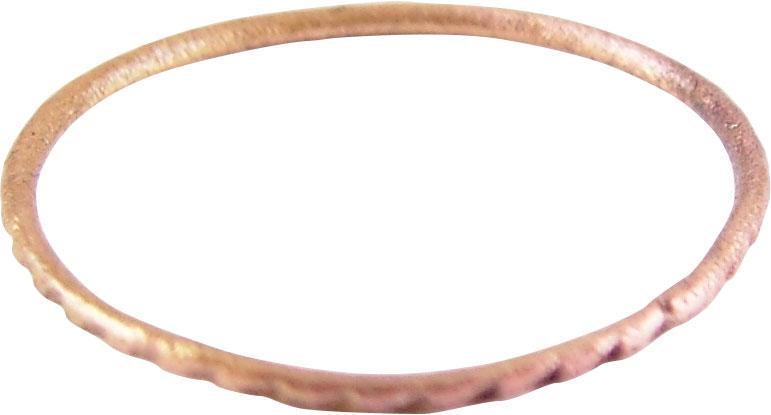 RARE VARIATION VIKING WEDDING RING, 11TH CENT AD SZ 7 ½: Gilt bronze, size 7 ½. Thin 0.9mm width of the sounded section. The outside hand stippled to produce the twist or roped effect popular with Vikings. That form rarely encountered. The spiral or helix 