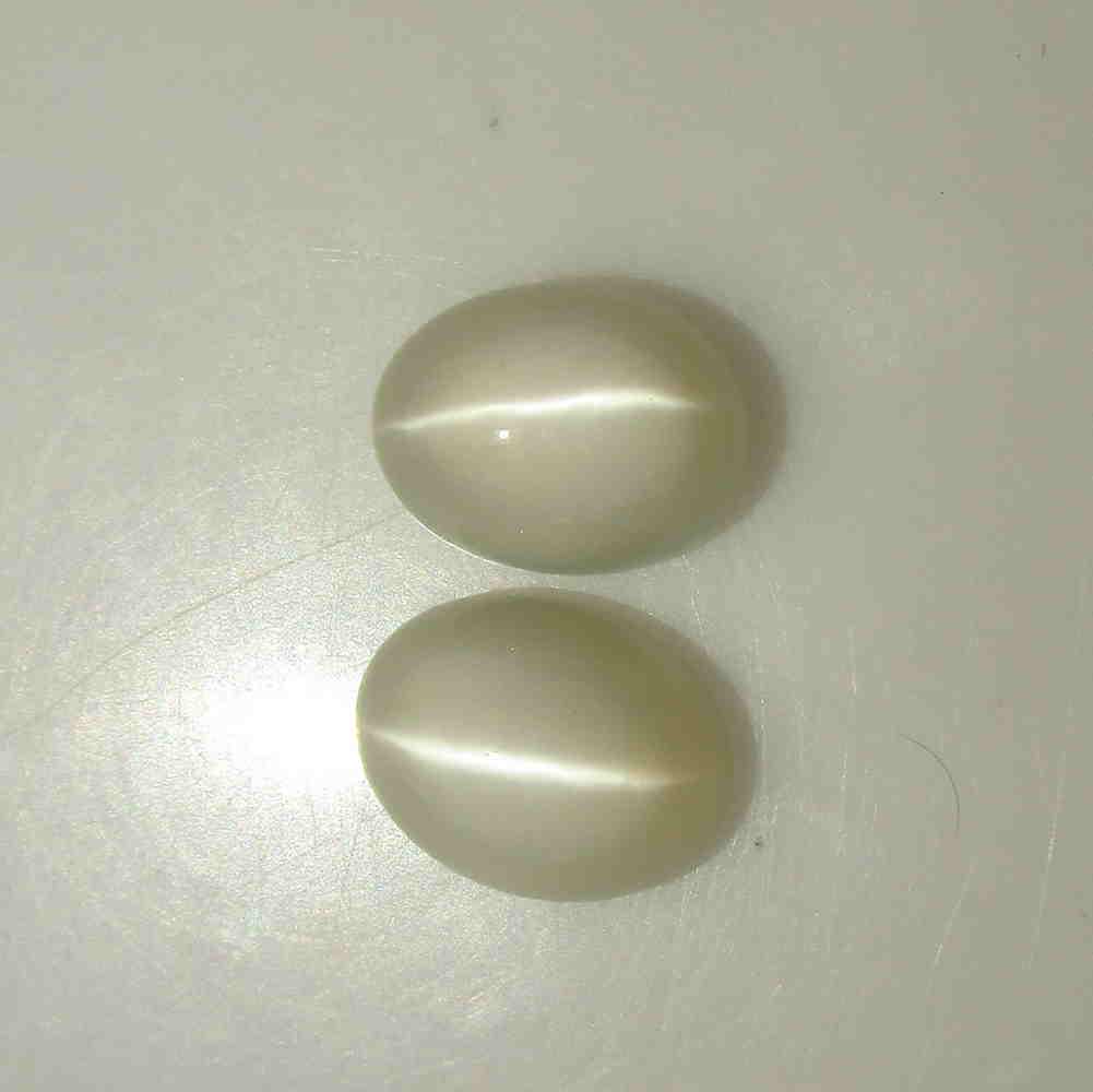 9.55 Ctw Natural Moonstone Oval Pair: No Reserve! Title: 9.55 Ctw Natural Moonstone Oval Pair Stone Clarity: Transparent Gemstone: Moonstone Carat Weight: 9.55 Dimensions: 11.70 x 9.00 x 6.50 mm / 2 Pc's Additional Information: Nice Oval 
