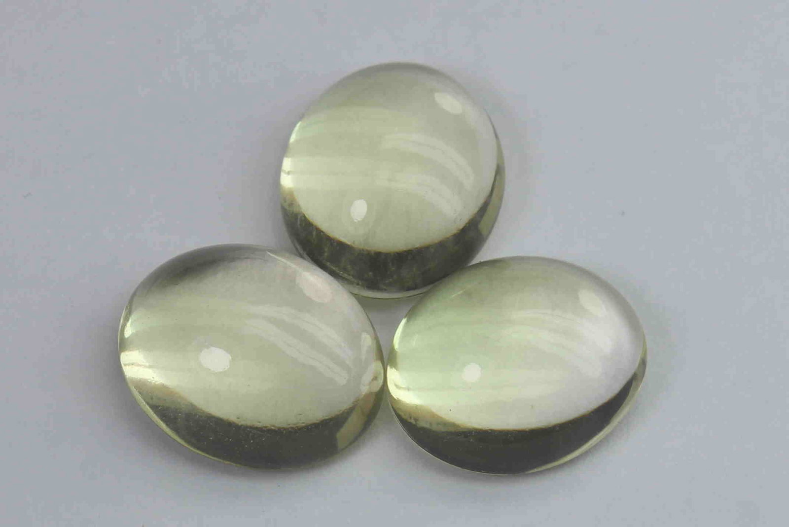 12.96 Ct Natural Lemon Quartz Lot: No Reserve! Title: 12.96 Ct Natural Lemon Quartz Lot Additional Information: Gemstone : Natural Lemon QuartzWeight : 12.96 CtShape : Oval CabochonColour : Greenish Yellow Dimensions : 11.8x9.9x5.7 mm 