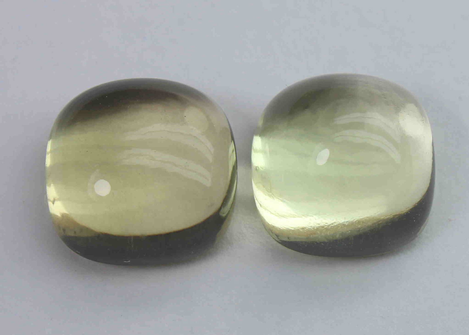10.40 Ct Natural Lemon Quartz Lot: No Reserve! Title: 10.40 Ct Natural Lemon Quartz Lot Additional Information: Gemstone : Natural Lemon QuartzWeight : 10.40 CtShape : Cousin CabochonColour : Greenish Yellow Dimensions : 10.3x10.2x5.9 