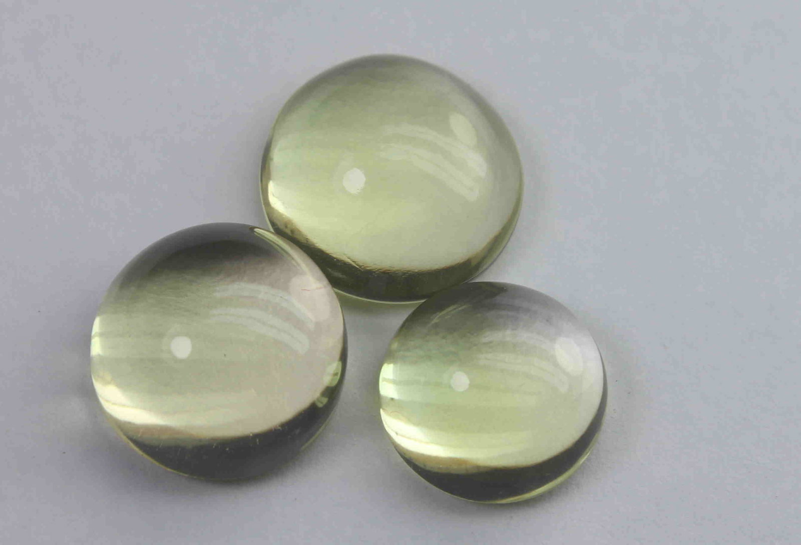11.88 Ct Natural Lemon Quartz Lot: No Reserve! Title: 11.88 Ct Natural Lemon Quartz Lot Additional Information: Gemstone : Natural Lemon QuartzWeight : 11.88 CtShape : Round CabochonColour : Greenish Yellow Dimensions : 10.8-10.7x5 mm 