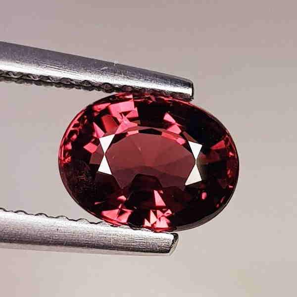 Natural Rhodolite Garnet Oval Cut 1.68 ct: No Reserve! Title: Natural Rhodolite Garnet Oval Cut 1.68 ct Color/Clarity: VVS - VS Gemstones: Gemstones Carat Weights: 1.68 Size: 7.59 x 5.88 x 4.18 Additional Information: Oval - Burma Shipping: D