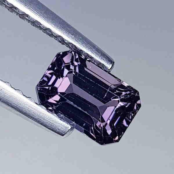 Natural Spinel Cushion Cut - 1.02 ct: No Reserve! Title: Natural Spinel Cushion Cut - 1.02 ct Color/Clarity: VS Gemstones: Gemstones Carat Weights: 1.02 Size: 6.12 x 4.09 x 4.01 Additional Information: Emerald - Burma Shipping: Domestic: