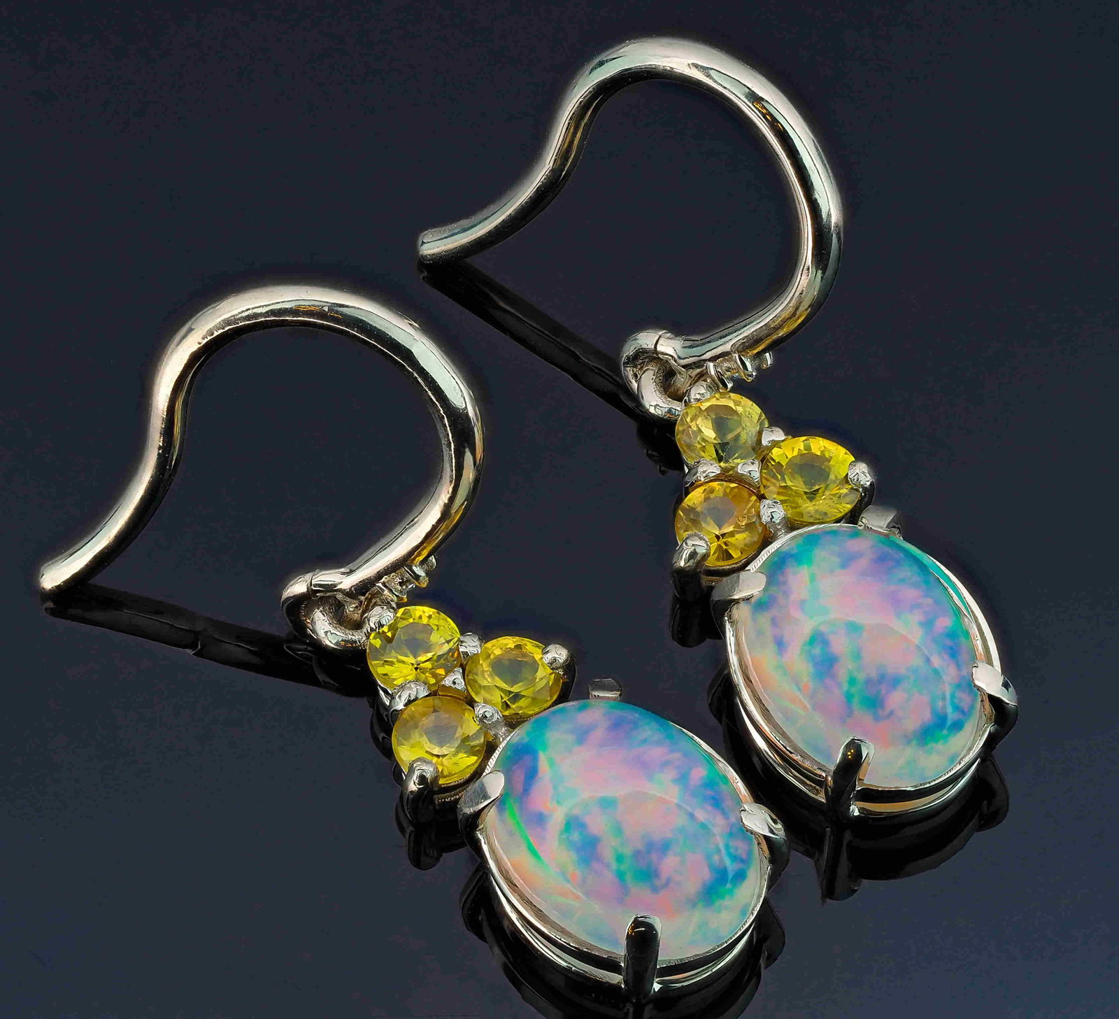 Earrings with central opales, sapphires and diamonds (1 of 8)