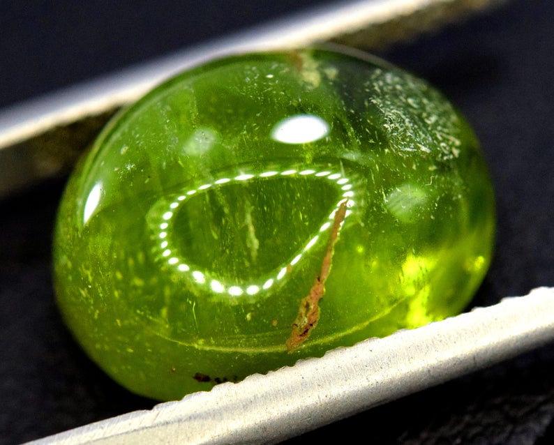 Peridot Gemstone , Natural Olivine Green Natural: Material Peridot Dimensions Carat weight: 14.70 Description Peridot Gemstone , Natural Olivine Green Natural Peridot Cabochon Gemstone - Weight : 14.70 Carats Size : 15*11*8 mm Origin : Pakistan Treat