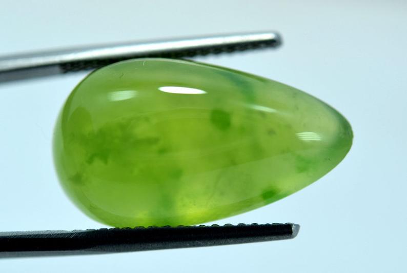 25.10 cts Beautiful Grasolar Idocrase Cabochon (1 of 4)