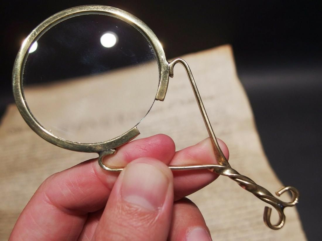 Brass Magnifying glass Hand Lens: Antique Style Brass Framed Fur Trade Burning Glass Magnifying Description 4 1/2" Long x 2 1/4" Wide Nice reproduction of an antique referenced in several antique reference books. See "Fur Trade Optics