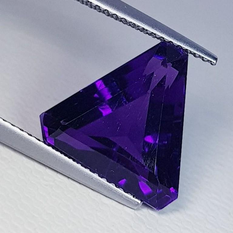 Natural Amethyst Triangle Cut 8.00 ct (1 of 5)