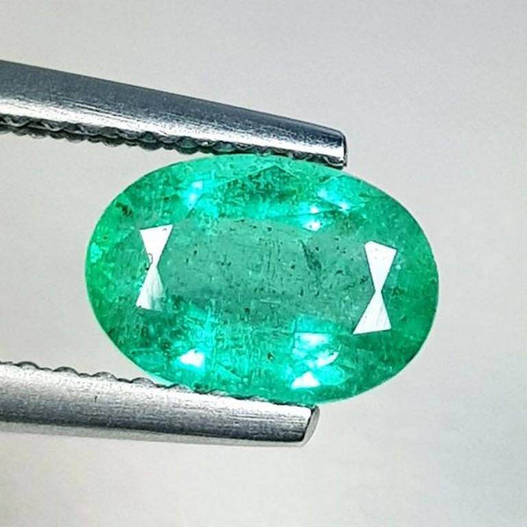 Natural Emerald Oval Cut 1.10 ct (1 of 5)