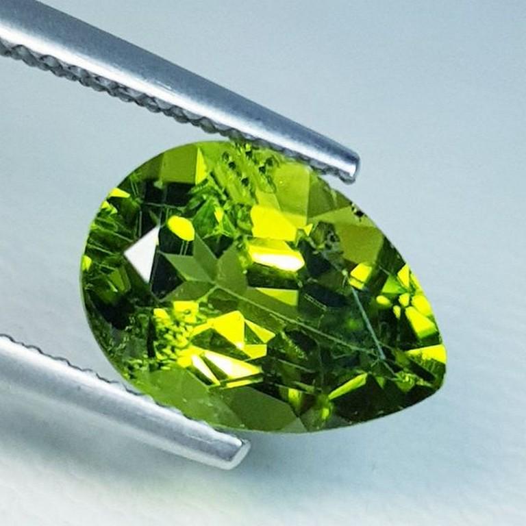 Natural Peridot Pear Cut 3.46 ct: No Reserve! Title: Natural Peridot Pear Cut 3.46 ct Color/Clarity: VVS Carat Weight: 3.46 Dimensions: 10.90 x 7.90 x 5.85 Additional Information: Pear - Pakistan Shipping: Domestic: Flat-rate of $7.0
