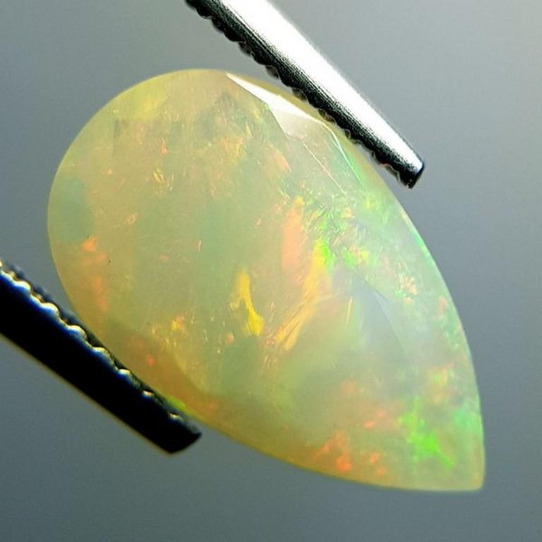 Natural Fire Opal Pear Cut 2.10 ct (1 of 5)