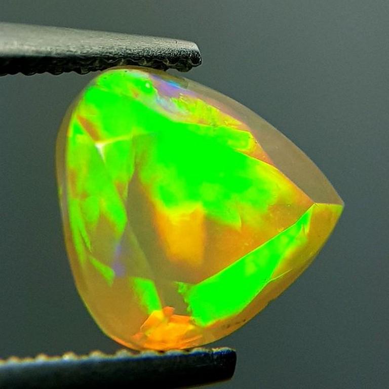 Natural Fire Opal Pear Cut 1.53 ct (1 of 5)