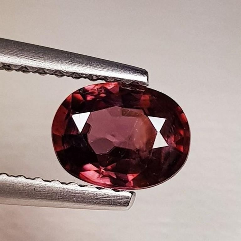 1.40 ct Natural Zircon Oval Cut: No Reserve! Title: 1.40 ct Natural Zircon Oval Cut Color/Clarity: VVS Carat Weight: 1.4 Dimensions: 7.00 x 5.40 x 3.30 Additional Information: Oval - Cambodia Shipping: Domestic: Flat-rate of $7.00 t