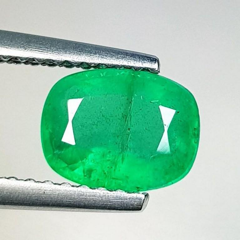 Natural Emerald Cushion Cut 1.13 ct (1 of 5)
