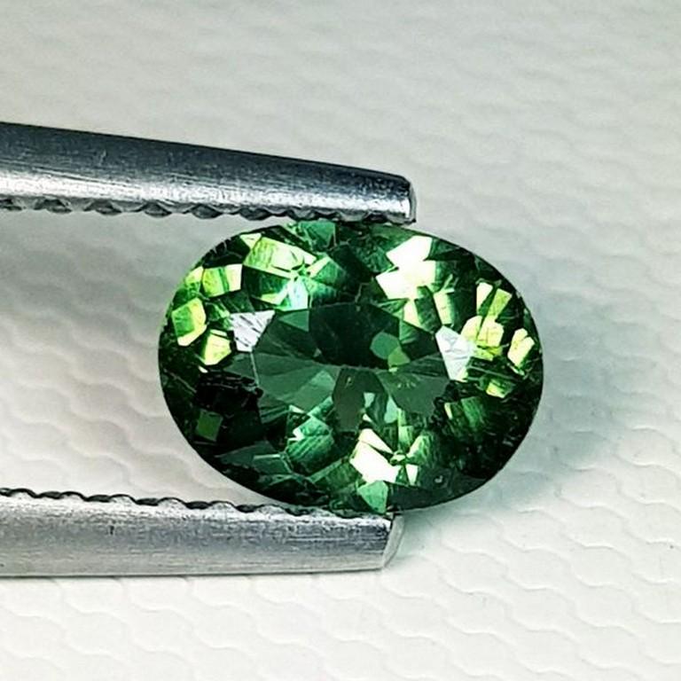 0.75 ct Natural Green Apatite Oval Cut (1 of 5)