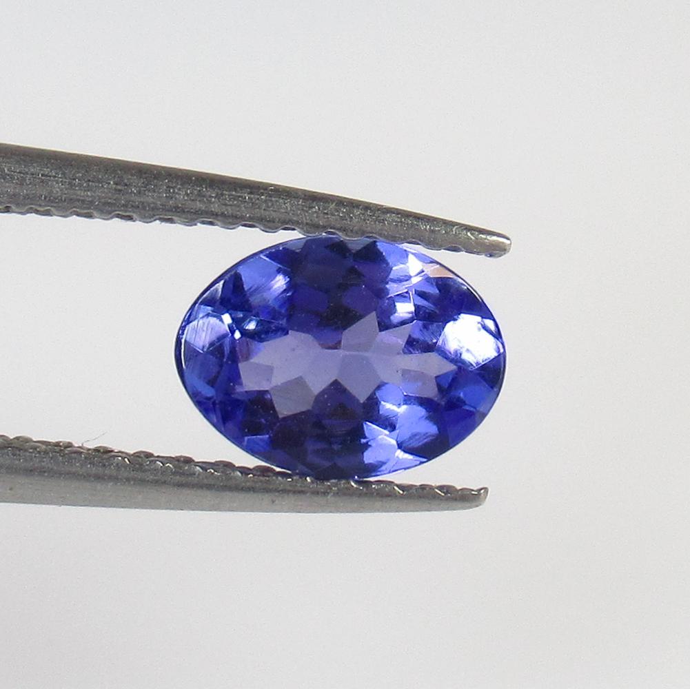 0.81 Ct Natural Tanzanite Oval Cut: No Reserve! Title: 0.81 Ct Natural Tanzanite Oval Cut Stone Clarity: VVS Gemstones: Natural Tanzanite Carat Weights: 0.81 Size/Dimensions: 7.00 x 5.20 x 3.20 mm Additional Information: Top Quality Lus