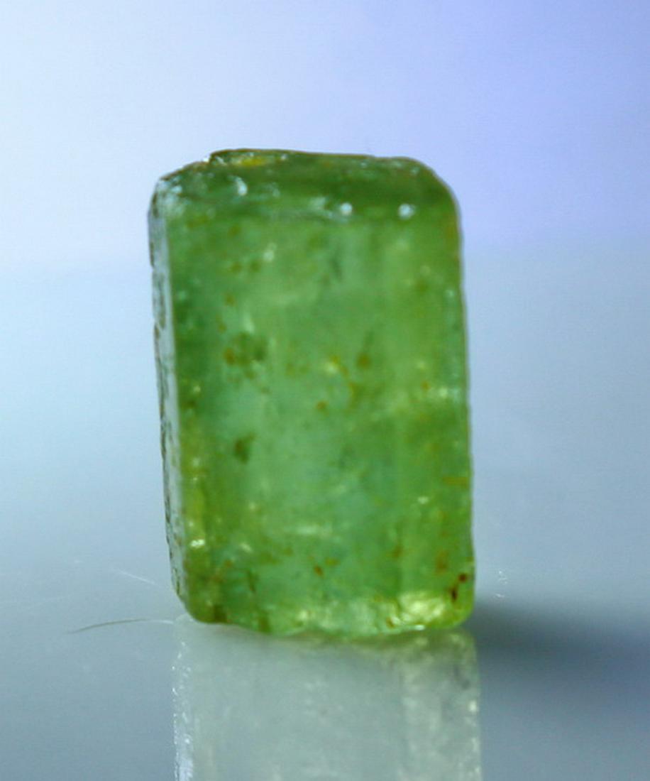 Natural & unheated~ Green Beryl Crystal: Title: Natural & unheated~ Green Beryl Crystal Color/Clarity: Green Gemstone Type: Crystal Carat Weights: 10.50 Cts Size/Dimensions: 14x10x7 mm Reserve: $15.00 Shipping: Domestic: Flat-rate of $15.00 