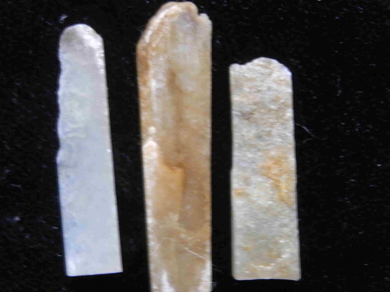 36.3 CT SET OF 3 GENUINE BURMESE JADEITE JADE: No Reserve! Title: 36.3 CT SET OF 3 GENUINE BURMESE JADEITE JADE Origin: Hpakant, Kachin State, Myanmar Size: 2.9-3.9 cm / 7.26 gram set of 3 green to olive green, translucent jadeite. untreated long 