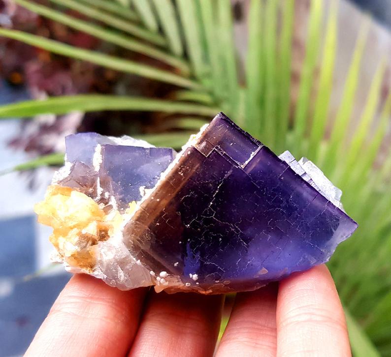 Phantom Cubic Fluorite Crystals - 101 Gram: Materials fluorite, Calcite more Description Phantom Cubic Fluorite Crystals - 101 Gram Weight : 101 Gram Size : 72*44*32 mm Treatment : Natural Origin : Pakistan Economy Shipping Learn more about thi