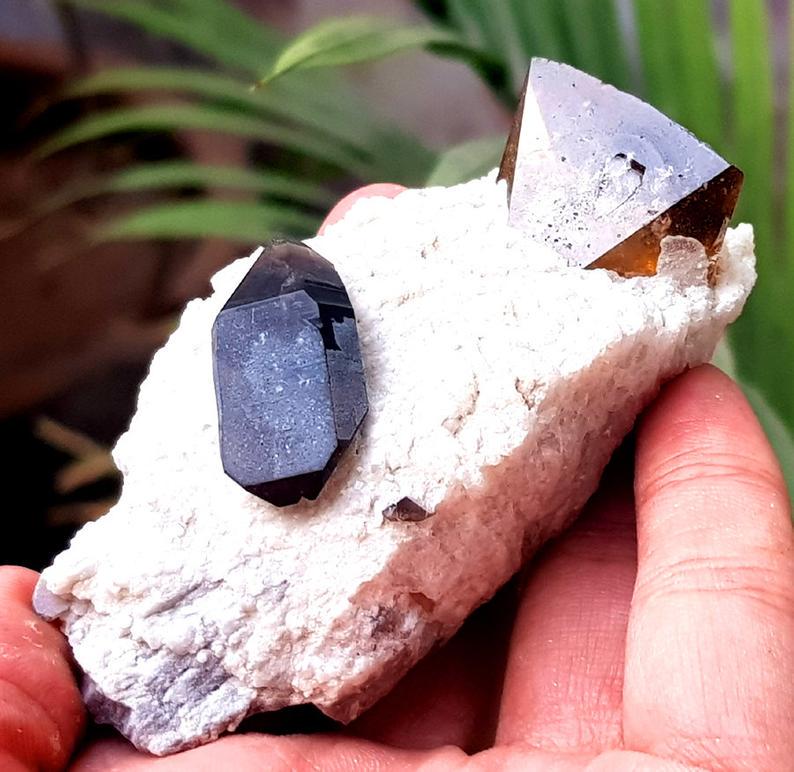 Topaz Crystal , Terminated Damage Free Natural Topaz: Materials Topaz, Crystal more Description Topaz Crystal , Terminated Damage Free Natural Topaz Crystal With Quartz From Pakistan - 79 Gram , 77*36*28 mm Weight : 79 Gram Size : 77*36*28 mm Treatment :