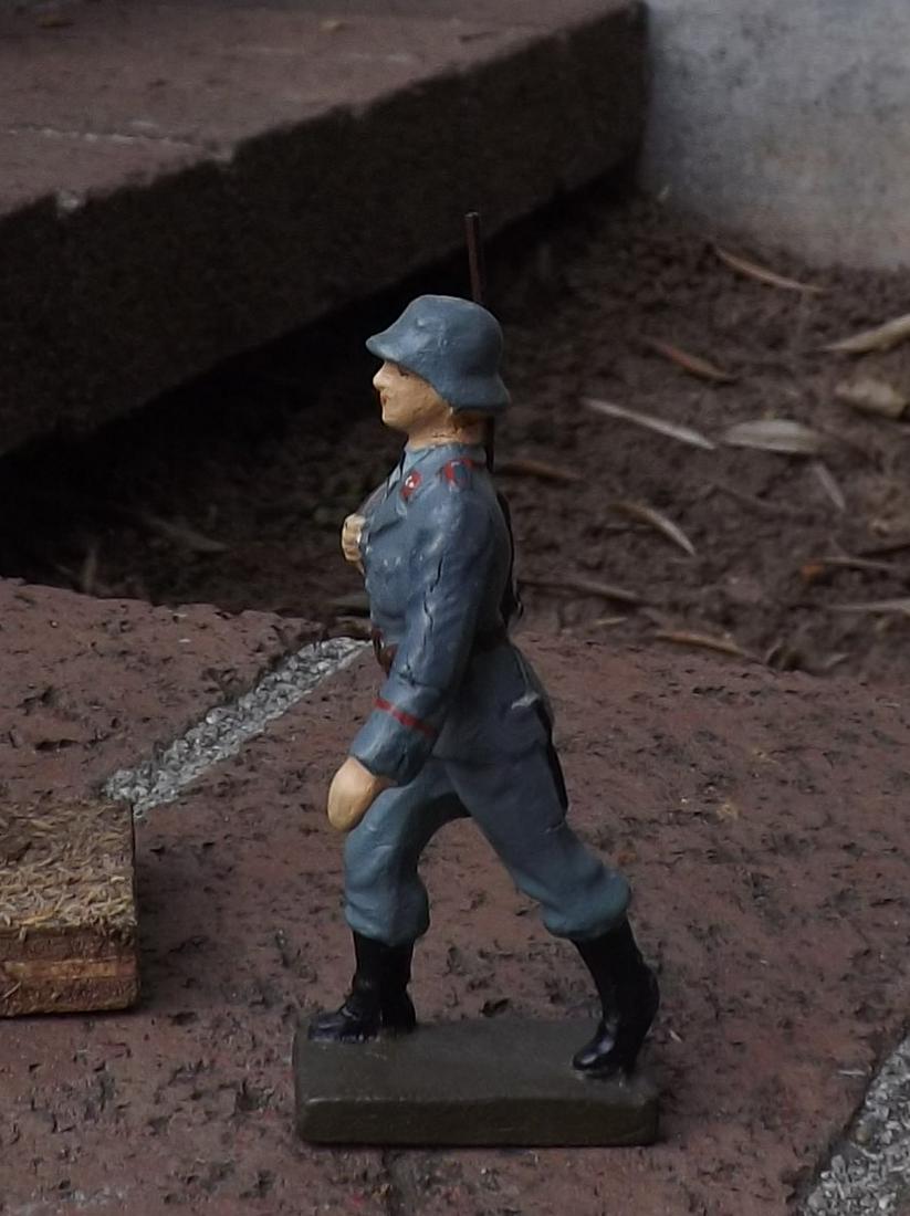 Elastolin (made in Germany) soldier, original 1930's, (1 of 4)