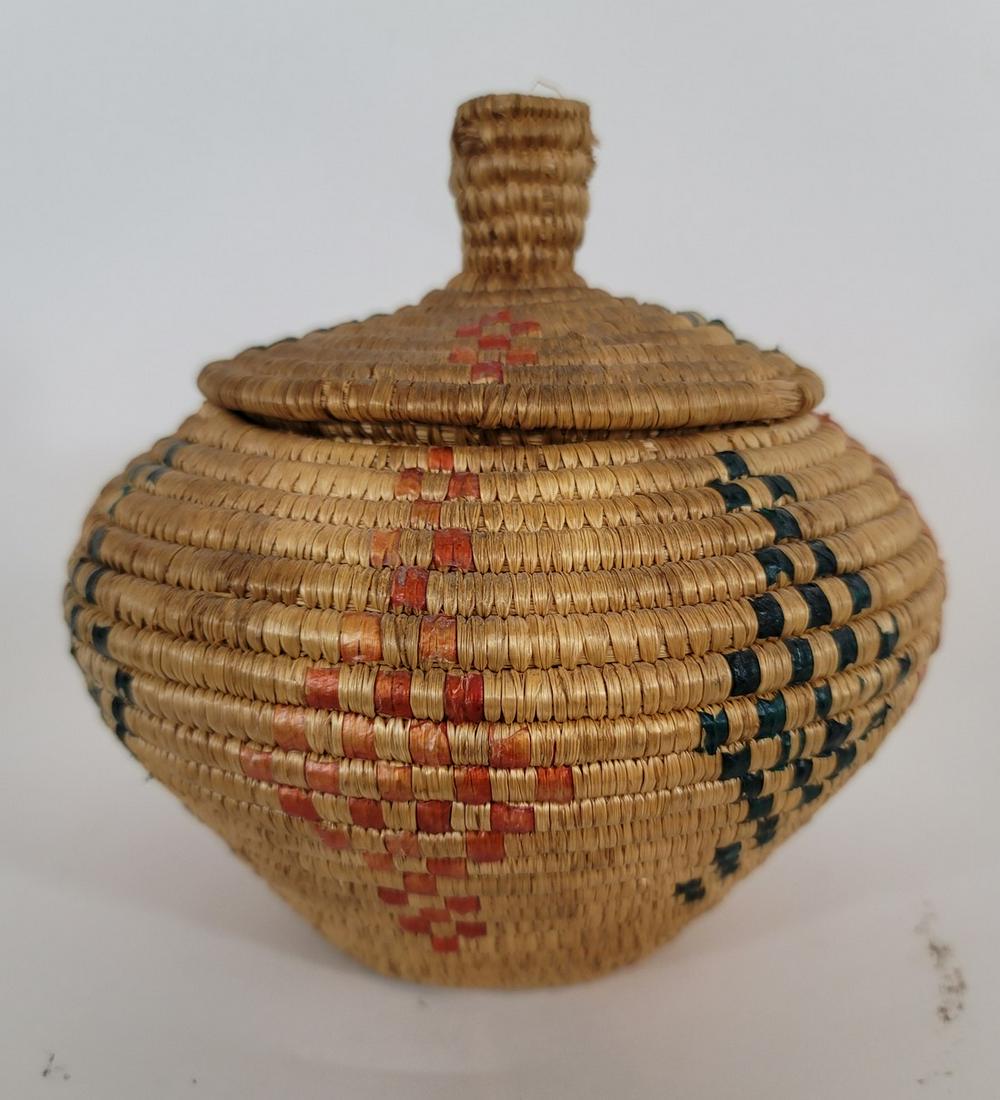 Inuit lidded basket ca 1930's (1 of 6)