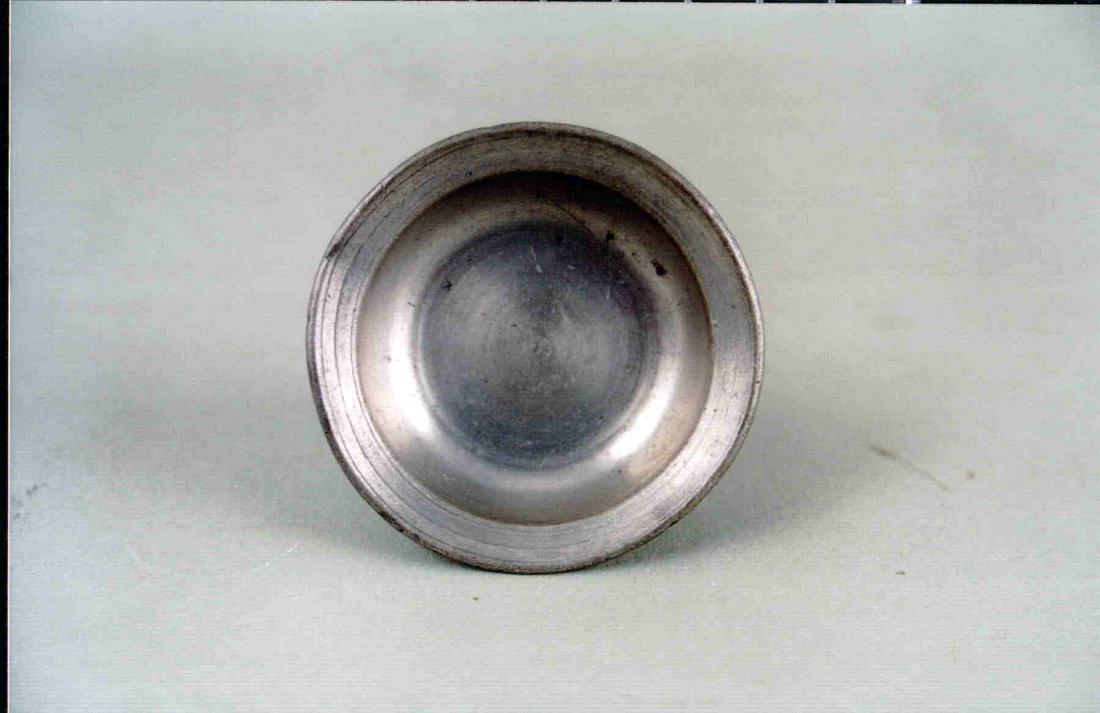 A fine early 19th century dolls house miniature pewter (1 of 1)