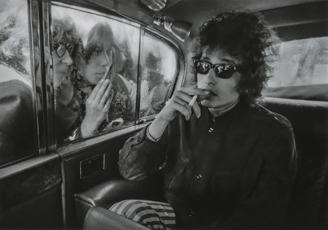 BARRY FEINSTEIN - Bob Dylan, Fans Looking In, London: Artist: BARRY FEINSTEIN Title: Bob Dylan, Fans Looking In, London, 1966 Medium: Photo Litho, 2009, Singapore Dimensions: 9.3x6.55" Description: Heat Wax Mounted on 8.5x11" Conservation Board Artist Bi
