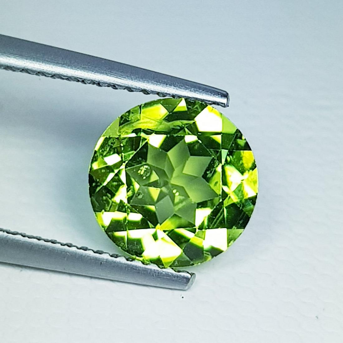 Natural Peridot Round Cut 2.75 ct: Gemstone: Peridot Title: Natural Peridot Round Cut 2.75 ct Color/Clarity: IF - VVS Carat Weight: 2.75 Size/Dimensions: 9.00 x 9.00 x 5.50 Additional Information: Round - Pakistan Reserve: $10.00 Ship