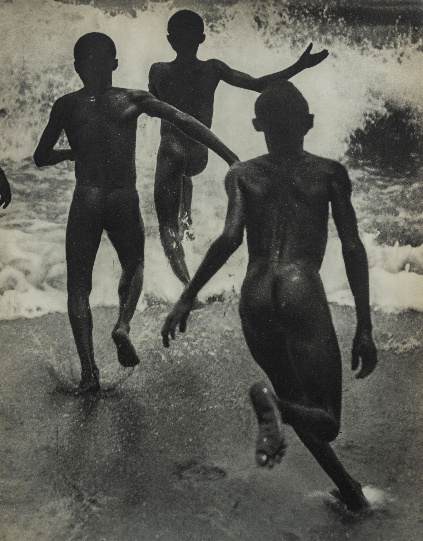 MARTIN MUNKACSI - Three Boys (1 of 1)