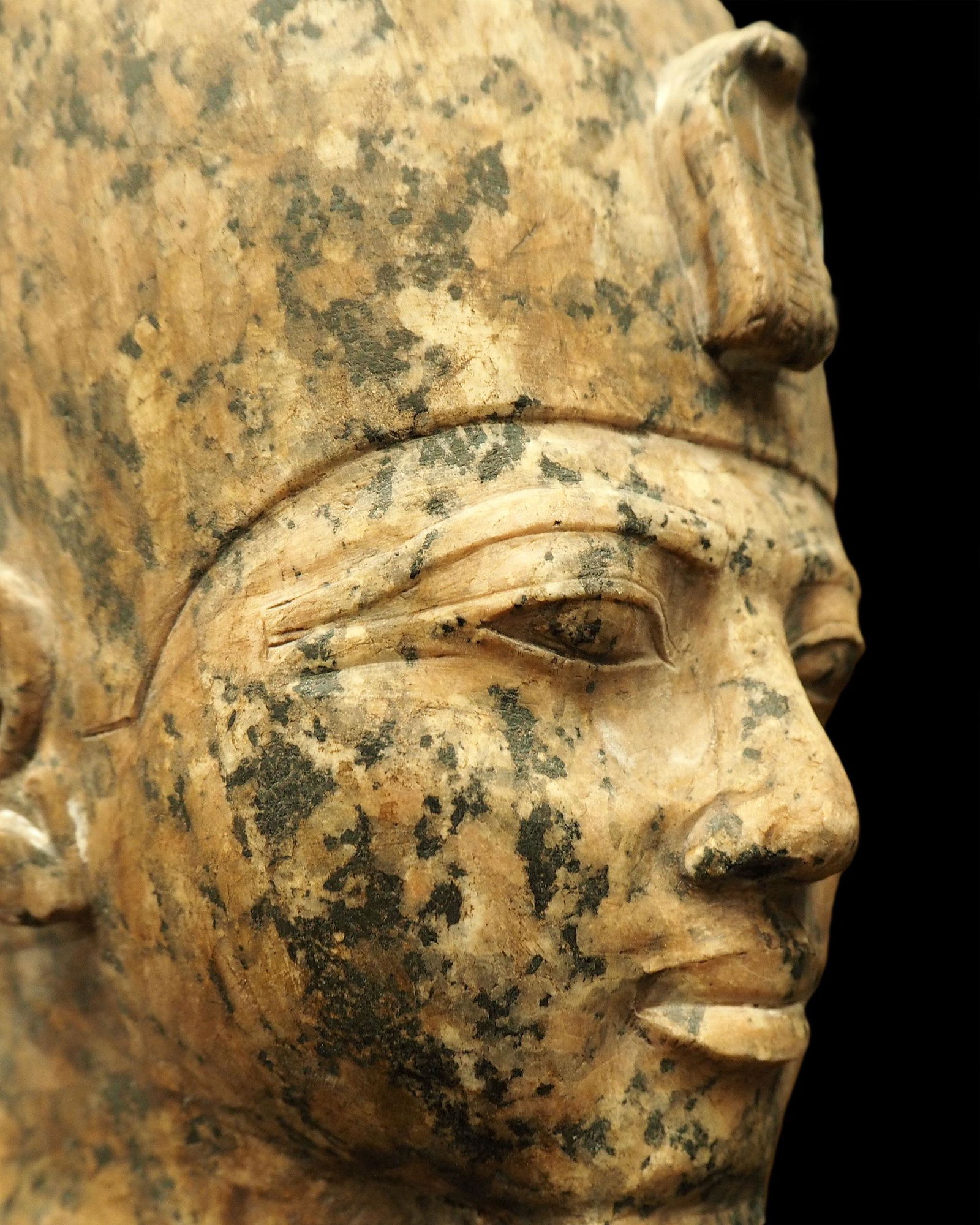 Egyptian statue of Amenhotep III (1 of 5)