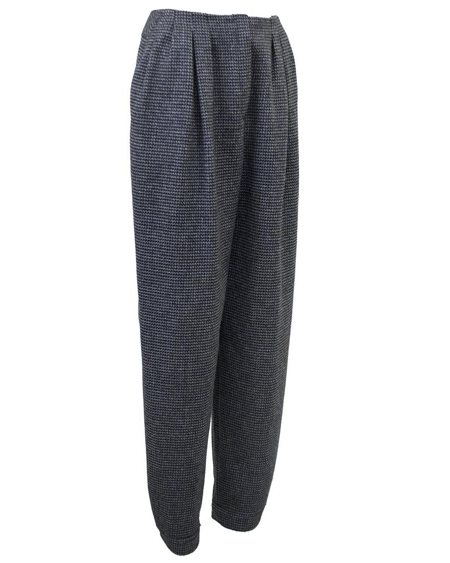 Geoffery Beene Black and Grey Houndstooth Wool Pants: Title: Geoffery Beene Black and Grey Houndstooth Wool Pants Additional Information: Geoffrey Beene 1980s black and grey houndstooth knicker style pants. The pleating at the waistline and the cuffs cre