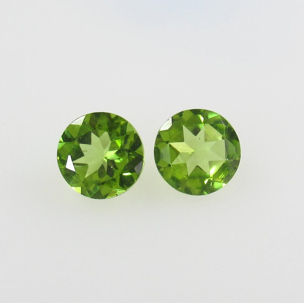 2.62 Ctw Natural Pakistan Peridot Round Pair: No Reserve! Title: 2.62 Ctw Natural Pakistan Peridot Round Pair Stone Clarity: VVS Gemstones: Peridot Size/Dimensions: 2.62 Carat Weights: 7.20 x 7.20 x 3.70 mm / 2 PC's Additional Information: Top Cl