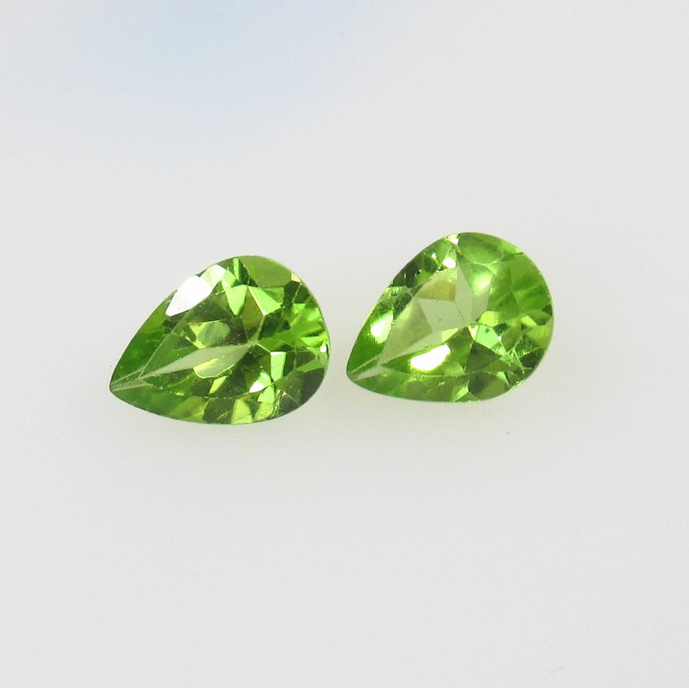 2.21 Ctw Natural Pakistan Peridot Pear Pair: No Reserve! Title: 2.21 Ctw Natural Pakistan Peridot Pear Pair Stone Clarity: VVS Gemstones: Peridot Size/Dimensions: 2.21 Carat Weights: 7.90 x 6.20 x 3.60 mm / 2 PC's Additional Information: Top Cla