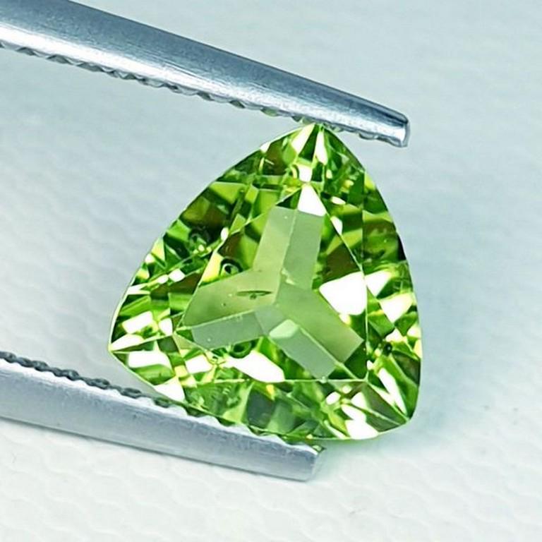 Natural Peridot Triangle Cut 1.92 ct (1 of 3)