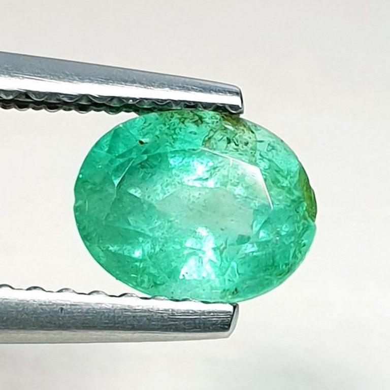 Natural Emerald Oval Cut 1.00 ct (1 of 3)
