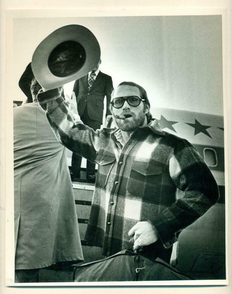 VINTAGE PHOTOGRAPH TERRY BRADSHAW w CIGAR OFF TO