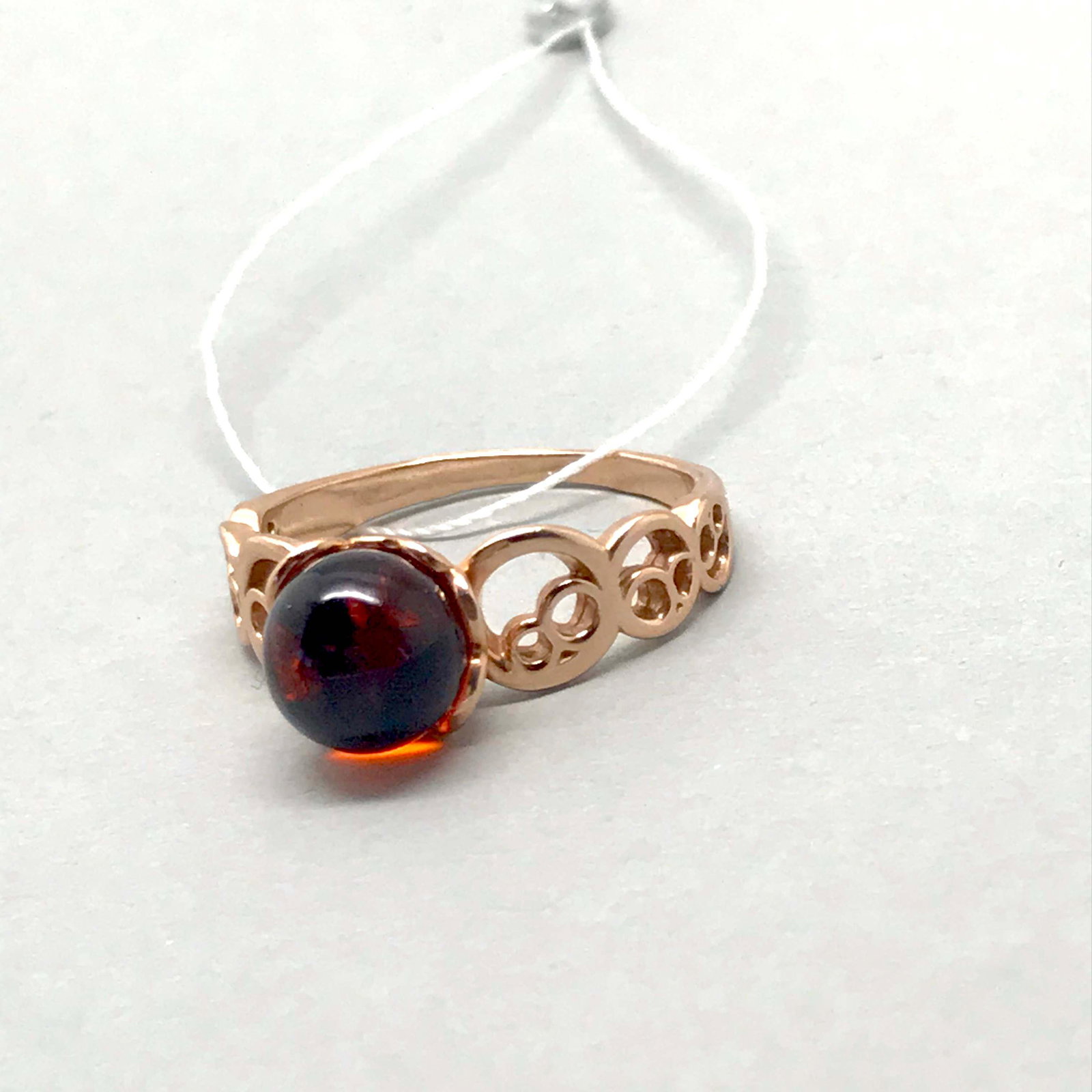 Unique and Outstanding Amber Ring: Title: Unique and Outstanding Amber Ring Metal: 925 Silver-Gold Plated Gemstones: Amber Weight: 2.7 g Size: Inner diameter: 17.35 mm Size: 26.6 x 20.5 x 7.5 mm Size: 1.047 x 0.807 x 0.295 inches Inner