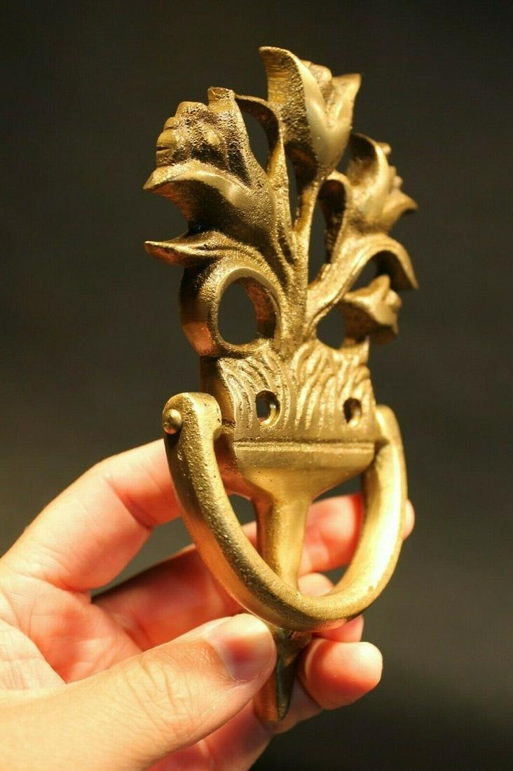 Brass Floral Door knocker: 6 1/2" Tall x 3 1/2" Wide x 1" ExtensionGreat reproduction floral door knocker cast from an antique. Really great authentic looking detail and slight antique patina. This piece is in natural brass so 