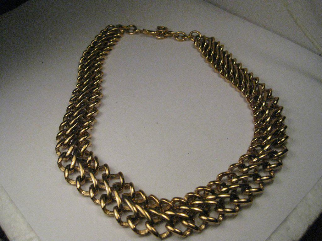Vintage Monet Statement Necklace, Gold Tone 18" with 2": Vintage Gold Tone, Heavy Double Link Style Monet Signed Necklace, 18" with 2" extender chain. It is nearly 1" wide. The link is a single link but it has the look of two rows of connected links of a st
