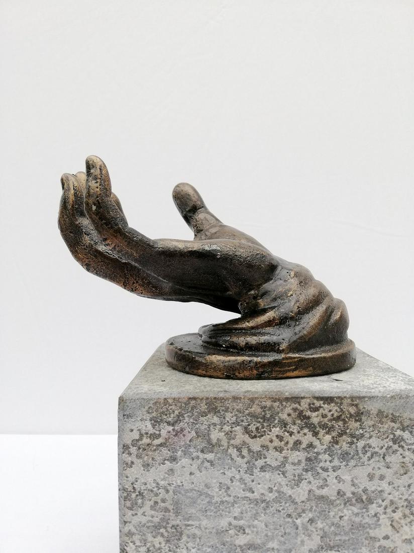 Cast iron Hand sculpture - Candle stand - Flower pot: Title: Cast iron Hand sculpture - Candle stand - Flower pot holder Maker: unknown Origin: Belgium Date/Period: Late 20th century Materials: Cast iron Dimensions:Height: 14 cm / 6 inchWidth: 17 cm / 7.