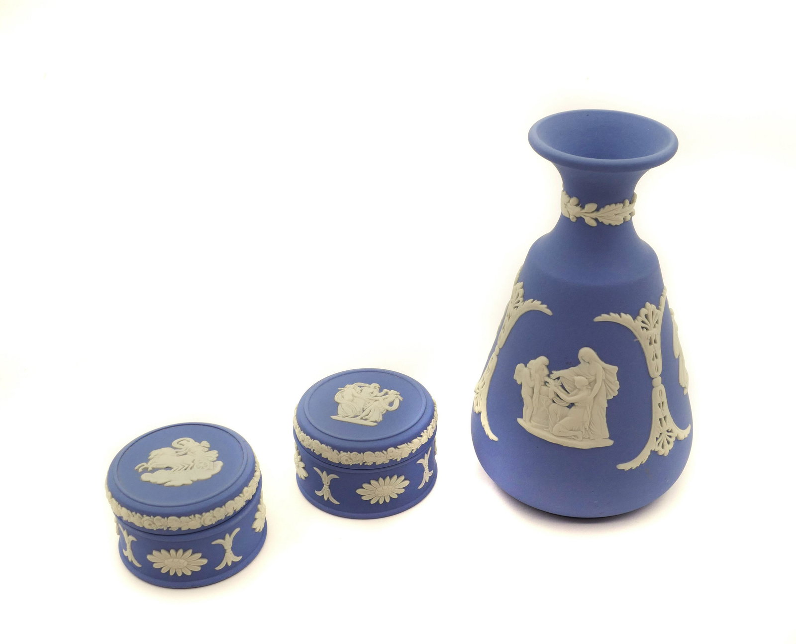 Decorative Boxes and Vase: Title: Decorative Boxes and Vase Description: These Decorative Boxes and Vase are splendid decorative objects manufactured by Wegwood in United Kingdom in the early 20th century.Beautiful Jasperware c
