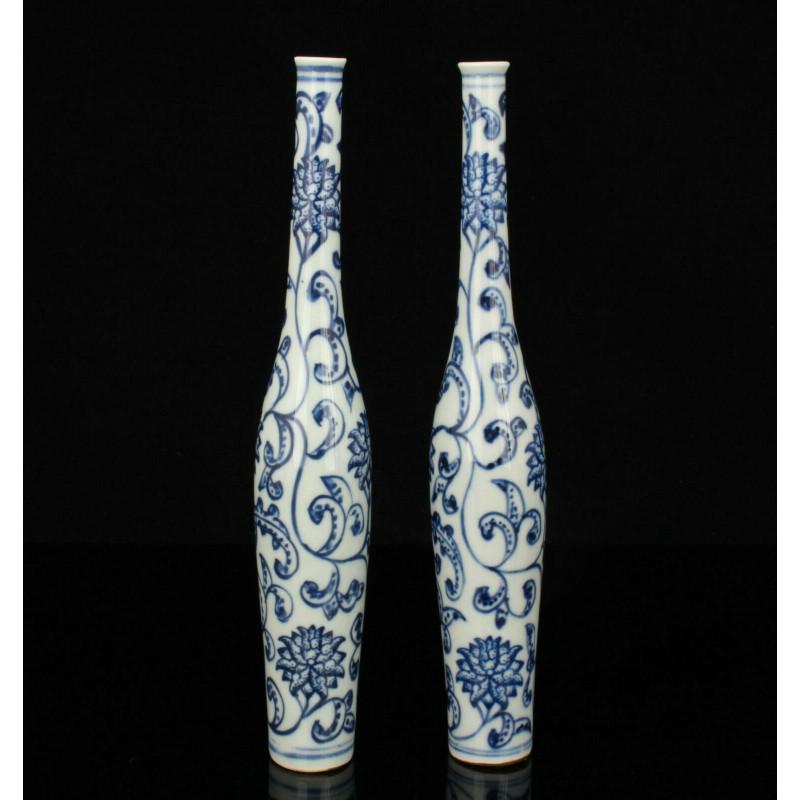 Chinese antique Porcelain Hand-painted Vases: Chinese Old Porcelain vases is in good condition, and was created by skilled craftsmen in traditional style with fine handcrafts. This is a great piece of valuable collection, a valuable personal alte