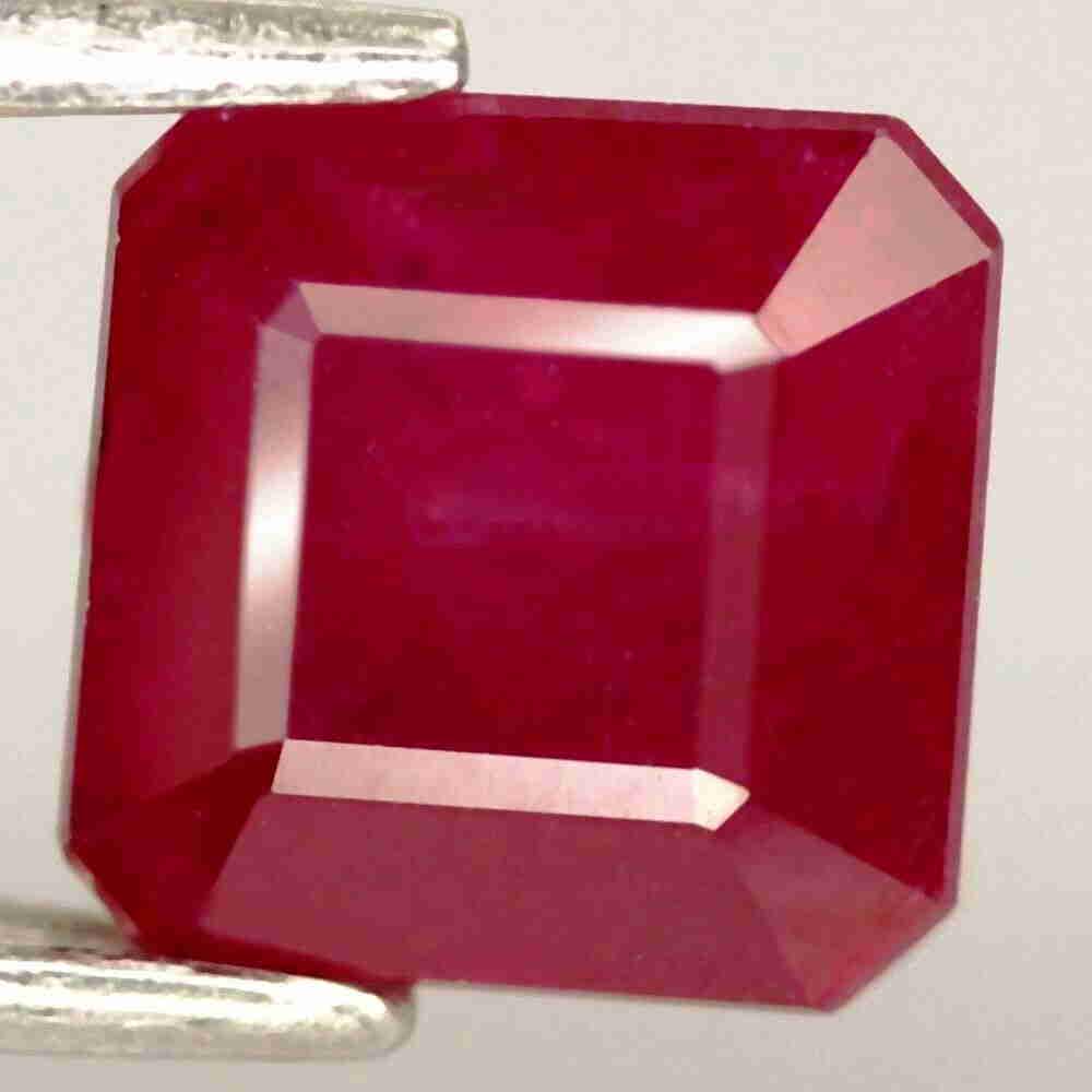4,40 cts Natural Big Scissor Cut Blood Red Ruby (1 of 3)