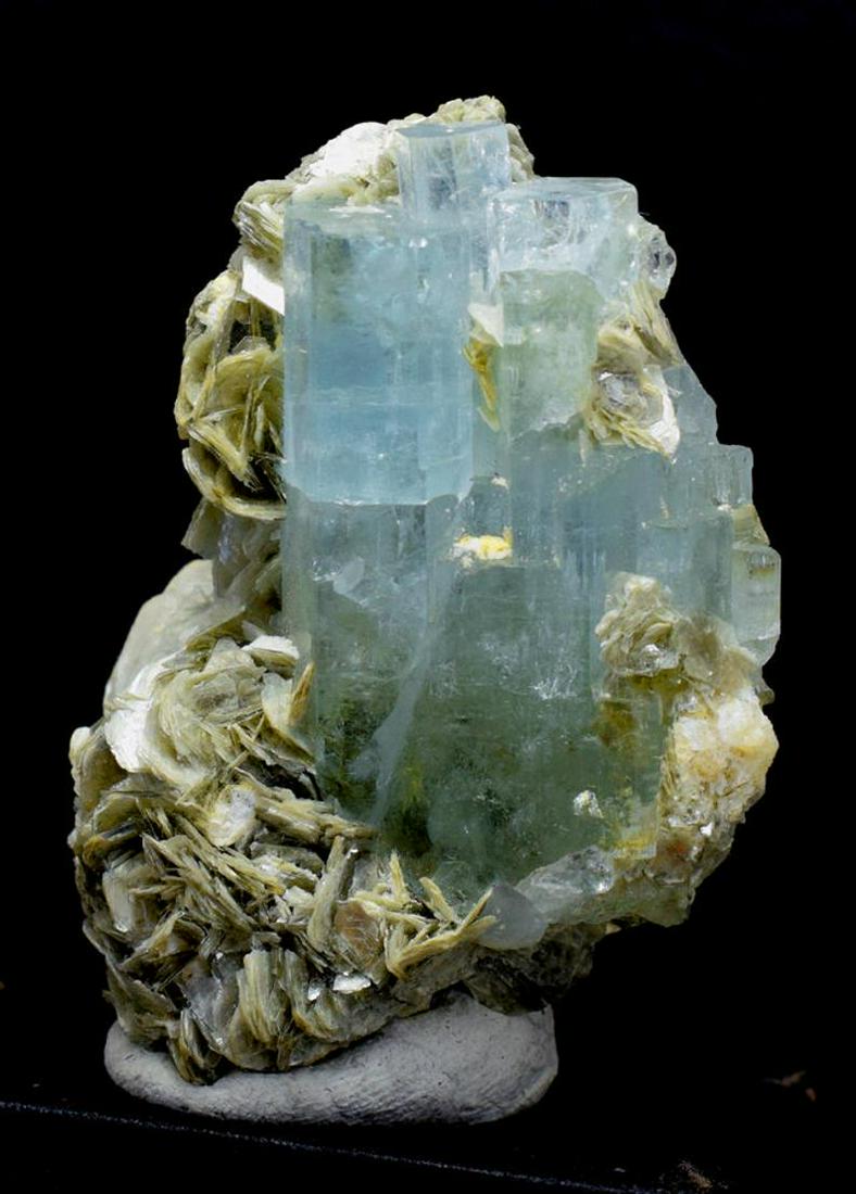 Aquamarine Crystal , Terminated Natural Steps: Material Gem type: Aquamarine Description Aquamarine Crystal , Terminated Natural Steps Terminations Blue Aquamarine Crystals With Muscovite Mica Specimen From Pakistan - Aquamarine has very good lust